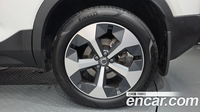 Volvo XC40 B4 Ultimate Bright 2023 — фото 27