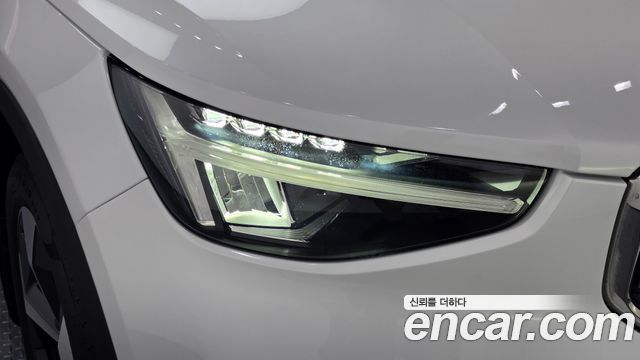 Volvo XC40 B4 Ultimate Bright 2023 — фото 28