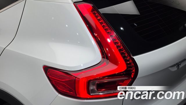 Volvo XC40 B4 Ultimate Bright 2023 — фото 29