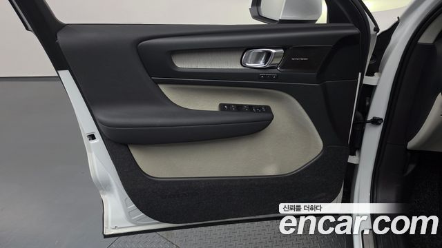 Volvo XC40 B4 Ultimate Bright 2023 — фото 30