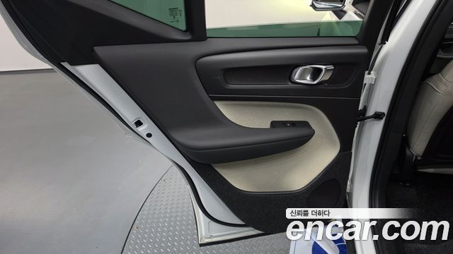 Volvo XC40 B4 Ultimate Bright 2023 — фото 31