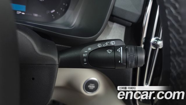 Volvo XC40 B4 Ultimate Bright 2023 — фото 32