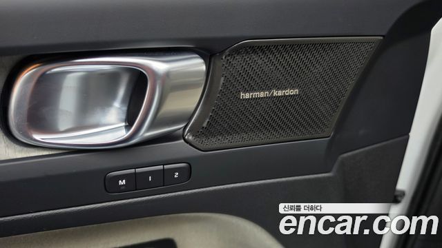 Volvo XC40 B4 Ultimate Bright 2023 — фото 35