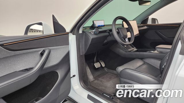 Tesla Model Y RWD 2025 — фото 10