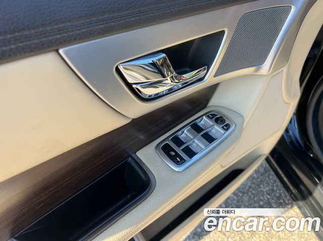 Jaguar XF 2.2D Luxury X250 2014 — фото 19