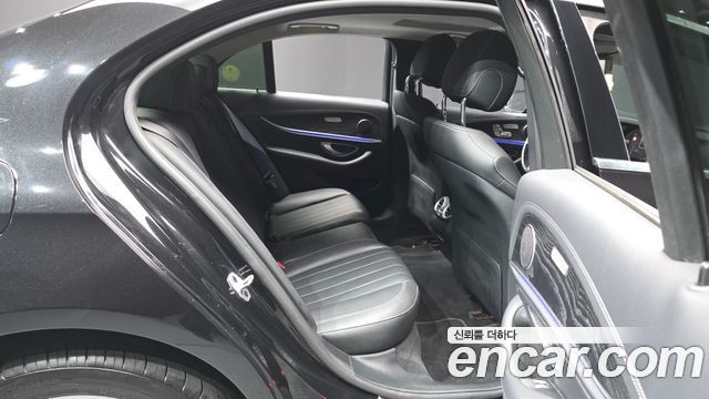 Mercedes-Benz E-Class (W213) E220d 4MATIC Exclusive 2020 — фото 12