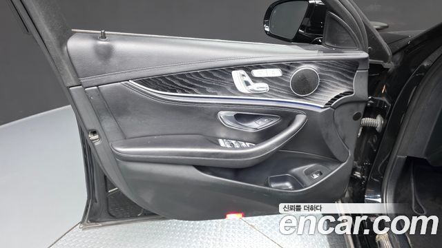 Mercedes-Benz E-Class (W213) E220d 4MATIC Exclusive 2020 — фото 24
