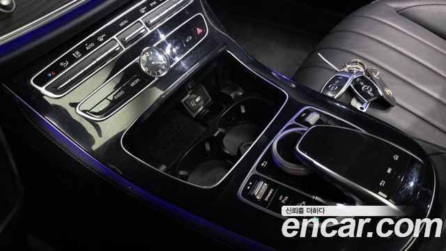Mercedes-Benz E-Class (W213) E220d 4MATIC Exclusive 2020 — фото 29
