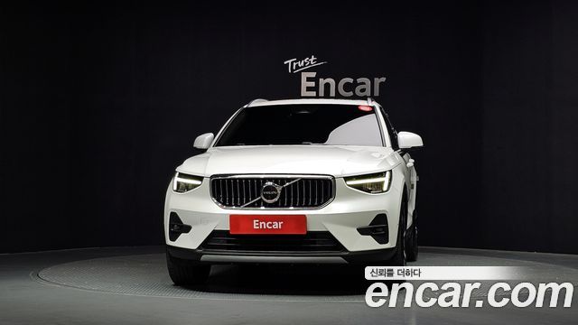 Volvo XC40 B4 Ultimate Bright 2023 — фото 3