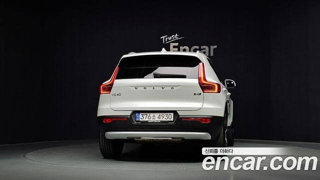 Volvo XC40 B4 Ultimate Bright 2023 — фото 4