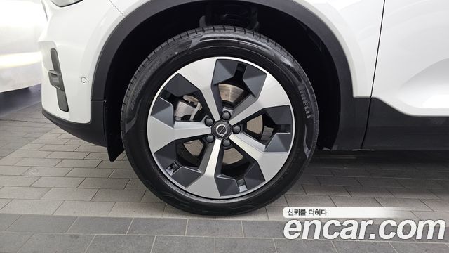 Volvo XC40 B4 Ultimate Bright 2023 — фото 5