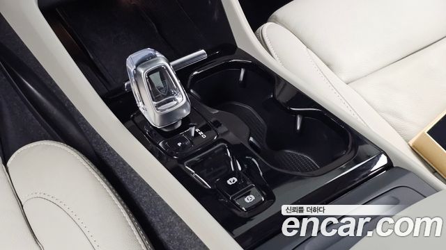 Volvo XC40 B4 Ultimate Bright 2023 — фото 9