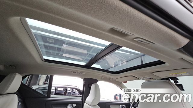 Volvo XC40 B4 Ultimate Bright 2023 — фото 17