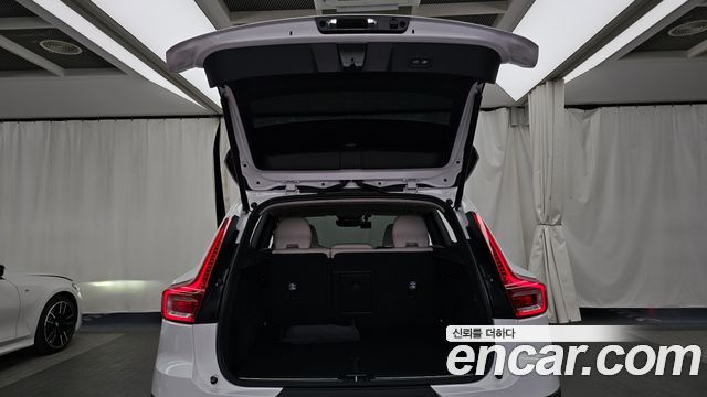 Volvo XC40 B4 Ultimate Bright 2023 — фото 20