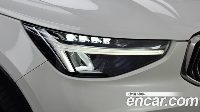 Volvo XC40 B4 Ultimate Bright 2023 — фото 22