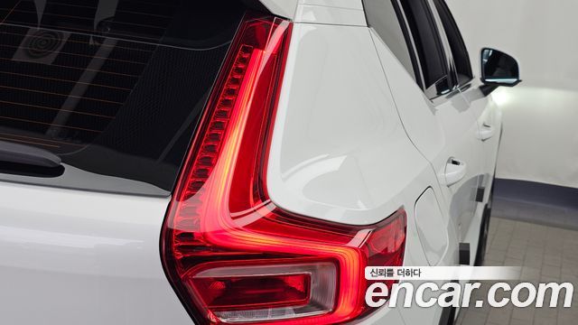 Volvo XC40 B4 Ultimate Bright 2023 — фото 23