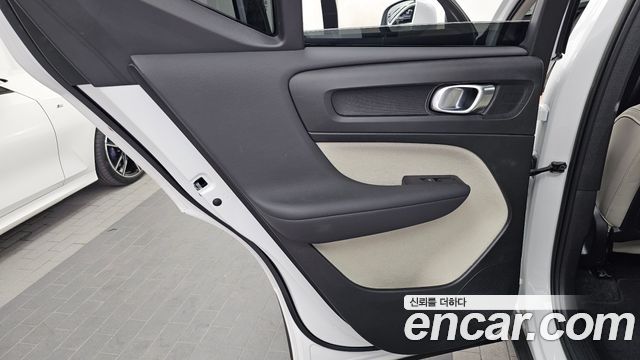 Volvo XC40 B4 Ultimate Bright 2023 — фото 25