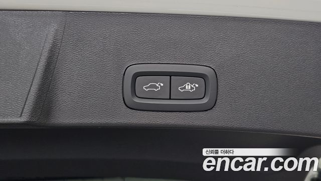 Volvo XC40 B4 Ultimate Bright 2023 — фото 27