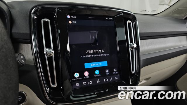 Volvo XC40 B4 Ultimate Bright 2023 — фото 33