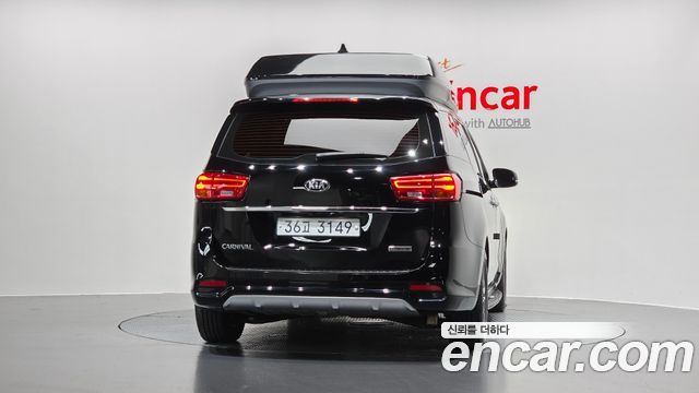 Kia Carnival 9-Seater Hi-Limousine Luxury 2019 — фото 4