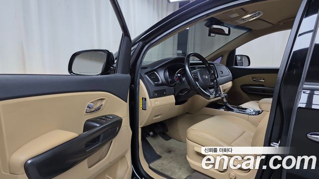 Kia Carnival 9-Seater Hi-Limousine Luxury 2019 — фото 10
