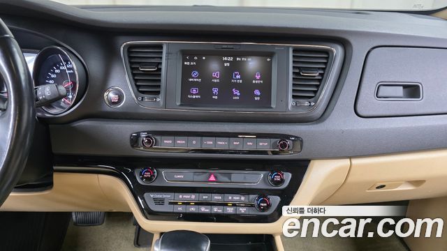 Kia Carnival 9-Seater Hi-Limousine Luxury 2019 — фото 12