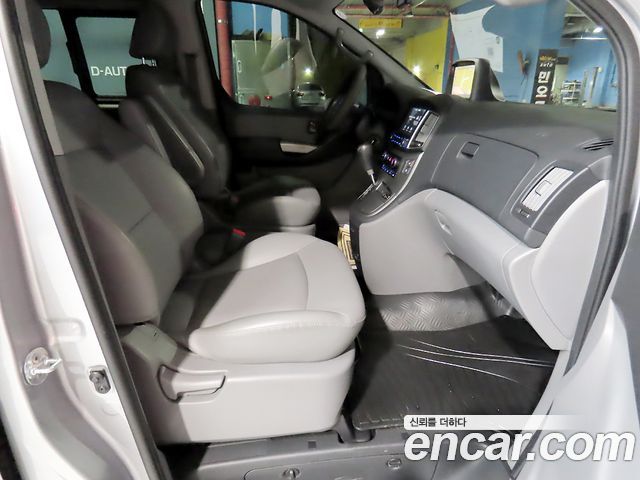 Hyundai Grand Starex Van 5-Seater Modern 2021 — фото 8
