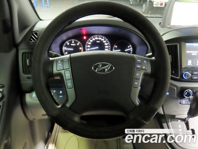 Hyundai Grand Starex Van 5-Seater Modern 2021 — фото 10