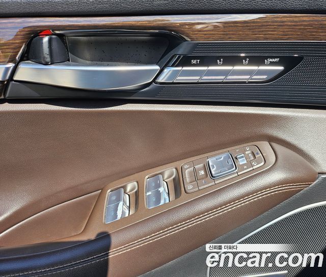 Genesis EQ900 3.8 GDI AWD Luxury 2016 — фото 12