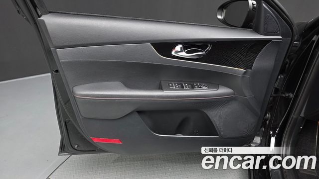 Kia K3 (II) 1.6 Turbo GT 5Door Signature 2024 — фото 24