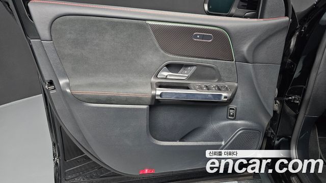 Mercedes-Benz GLB-Class (X247) GLB250 4MATIC 2022 — фото 24