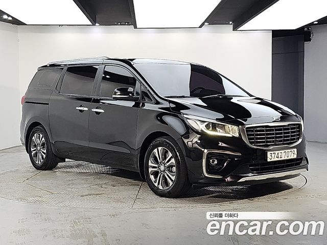 Kia Carnival 9-Seater Luxury 2020 — фото 2
