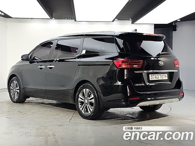 Kia Carnival 9-Seater Luxury 2020 — фото 3