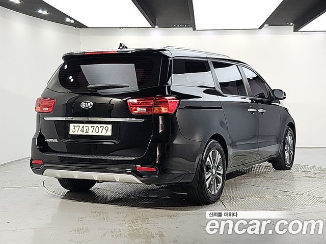 Kia Carnival 9-Seater Luxury 2020 — фото 4