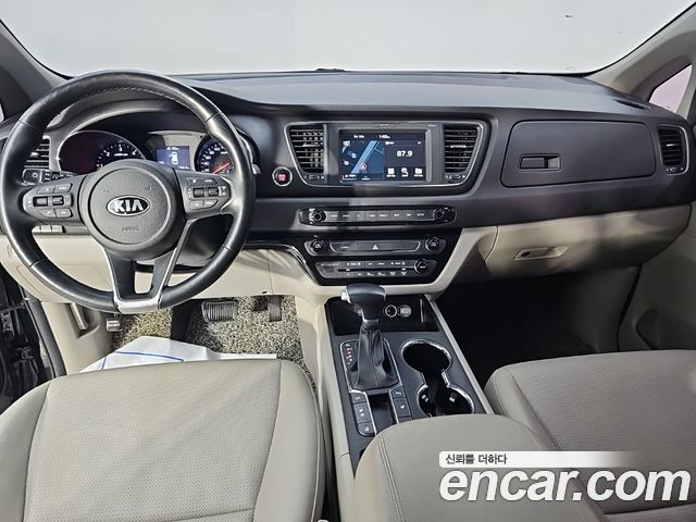 Kia Carnival 9-Seater Luxury 2020 — фото 5