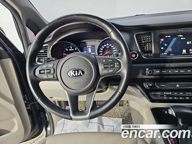 Kia Carnival 9-Seater Luxury 2020 — фото 9
