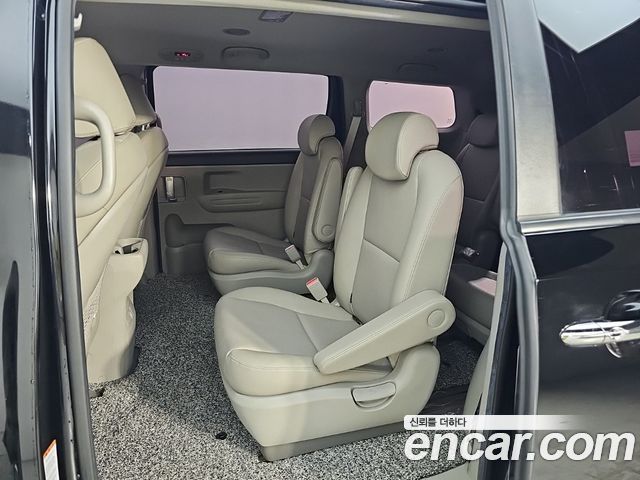 Kia Carnival 9-Seater Luxury 2020 — фото 16