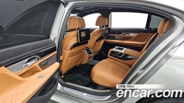 BMW 7 Series (G11) 740Li xDrive M Sport Package 2021 — фото 16