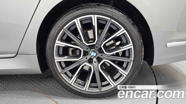 BMW 7 Series (G11) 740Li xDrive M Sport Package 2021 — фото 27
