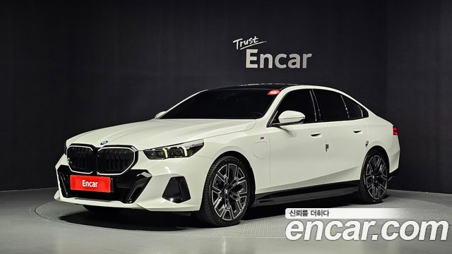 BMW 5 Series (G60) 530e xDrive M Sport Pro 2025 — фото 1