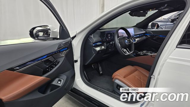 BMW 5 Series (G60) 530e xDrive M Sport Pro 2025 — фото 10