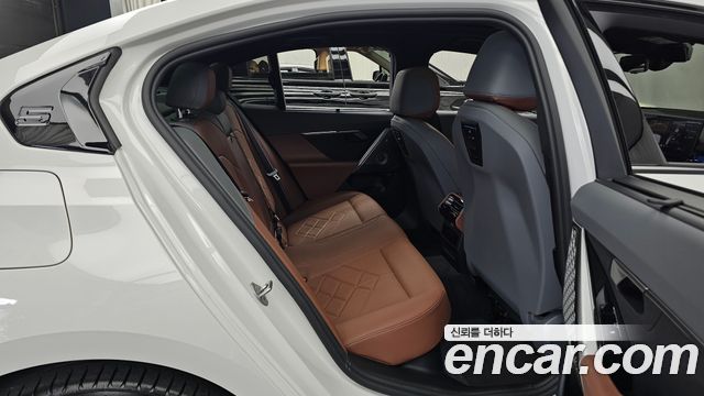 BMW 5 Series (G60) 530e xDrive M Sport Pro 2025 — фото 12