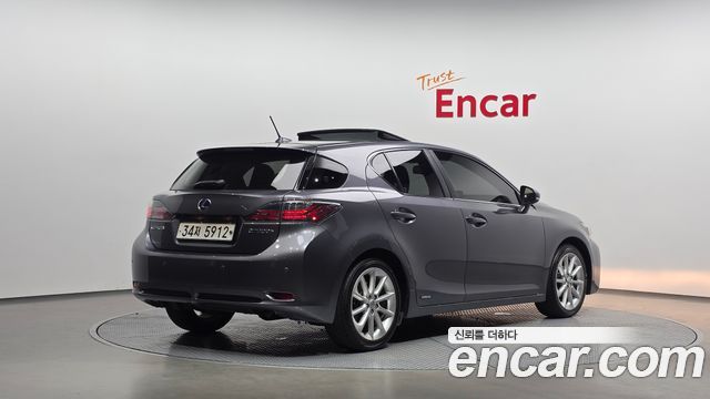 Lexus CT200h 1.8 Compact Luxury ZWA10 2012 — фото 2