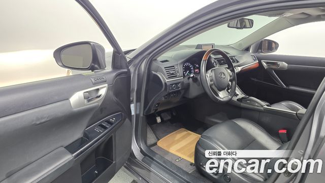 Lexus CT200h 1.8 Compact Luxury ZWA10 2012 — фото 10