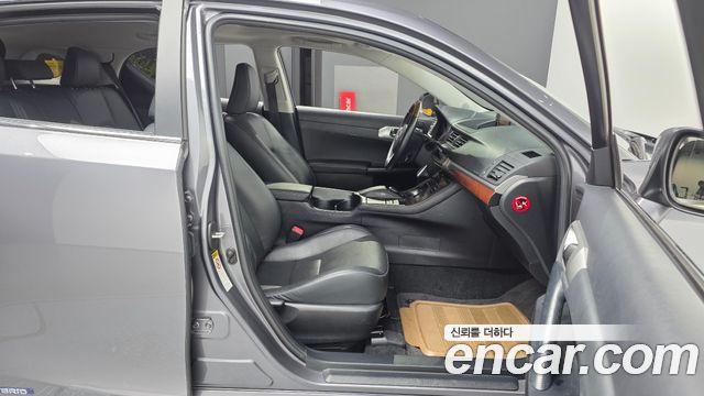 Lexus CT200h 1.8 Compact Luxury ZWA10 2012 — фото 11