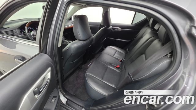 Lexus CT200h 1.8 Compact Luxury ZWA10 2012 — фото 12