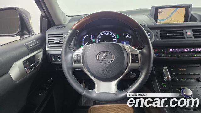 Lexus CT200h 1.8 Compact Luxury ZWA10 2012 — фото 13