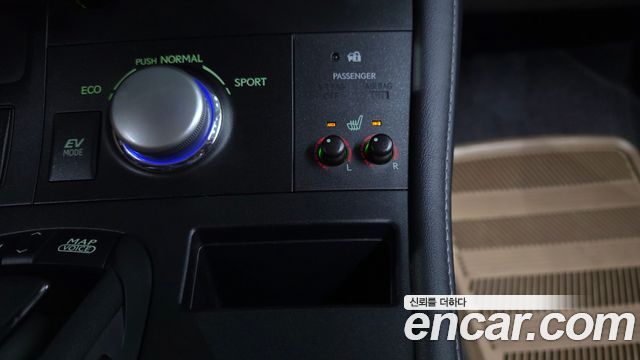 Lexus CT200h 1.8 Compact Luxury ZWA10 2012 — фото 16
