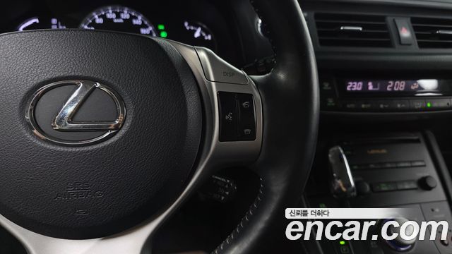 Lexus CT200h 1.8 Compact Luxury ZWA10 2012 — фото 18