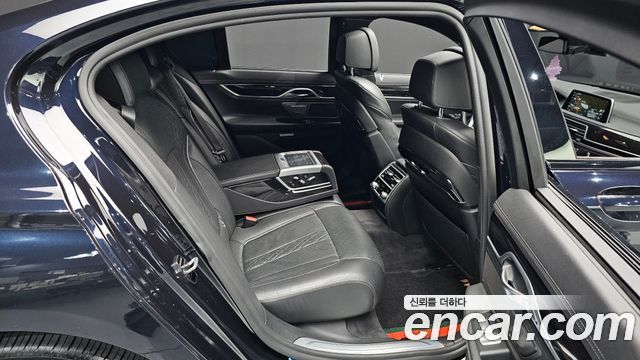 BMW 7 Series (G11) 740d xDrive M Sport 2018 — фото 11